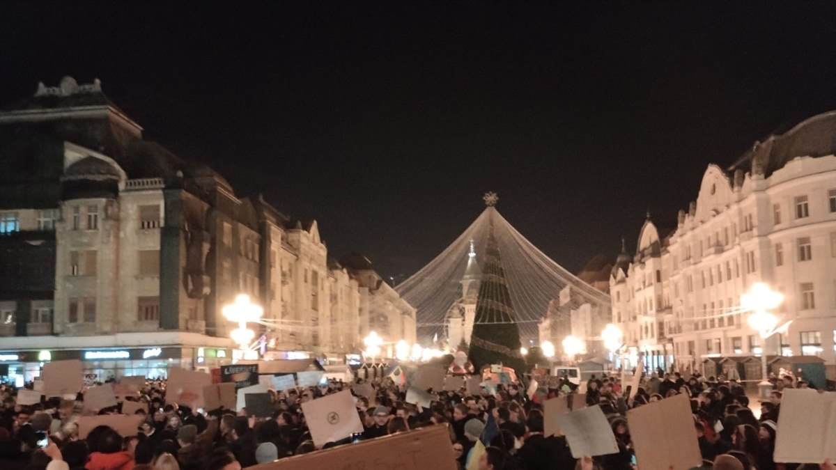 У Румунії відбулися протести проти проросійського переможця першого туру виборів президента