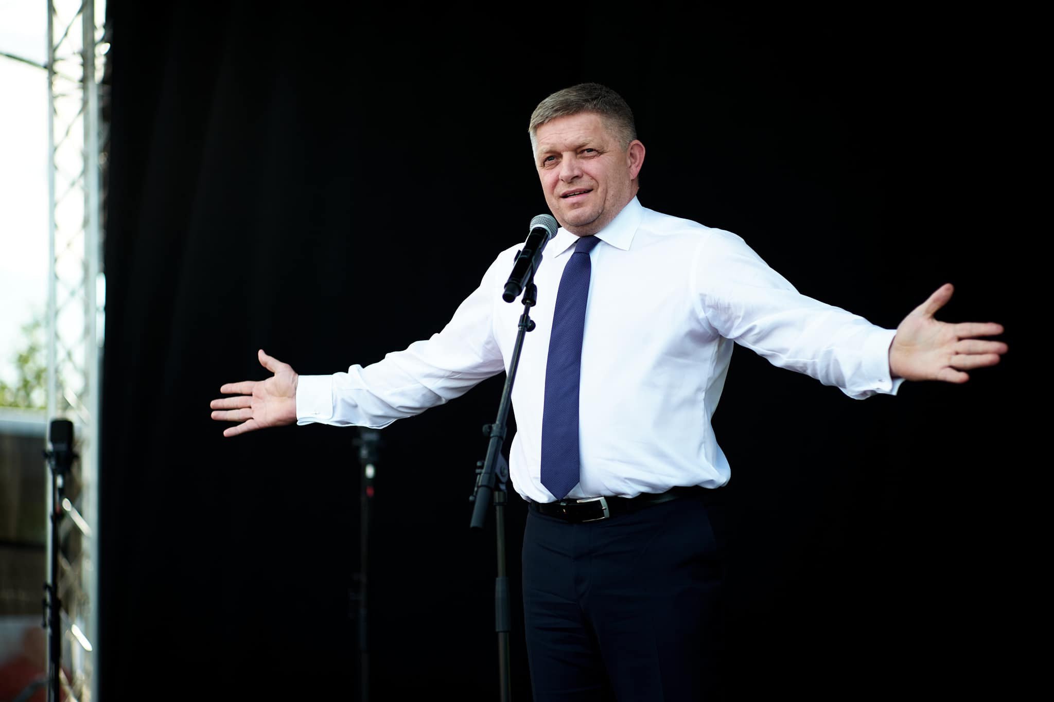 Фіцо пригрозив Україні припинити постачання електроенергії через відмову від транзиту російського газу