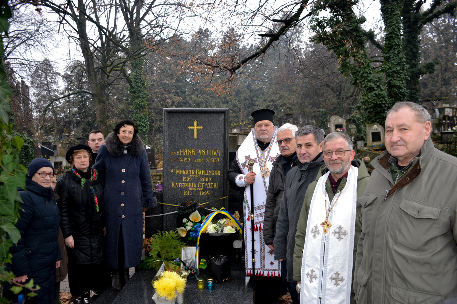 Єпископ Мукачівський і Карпатський Віктор Бедь очолив літію за українським патріотом Миколою Бандусяком до 115-річчя від дня його народження