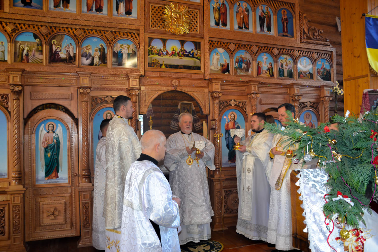 Єпископ Мукачівський і Карпатський Віктор Бедь очолив святкову Божественну літургію у свято Різдва Христового у кафедральному храмі ПЦУ в м. Ужгород