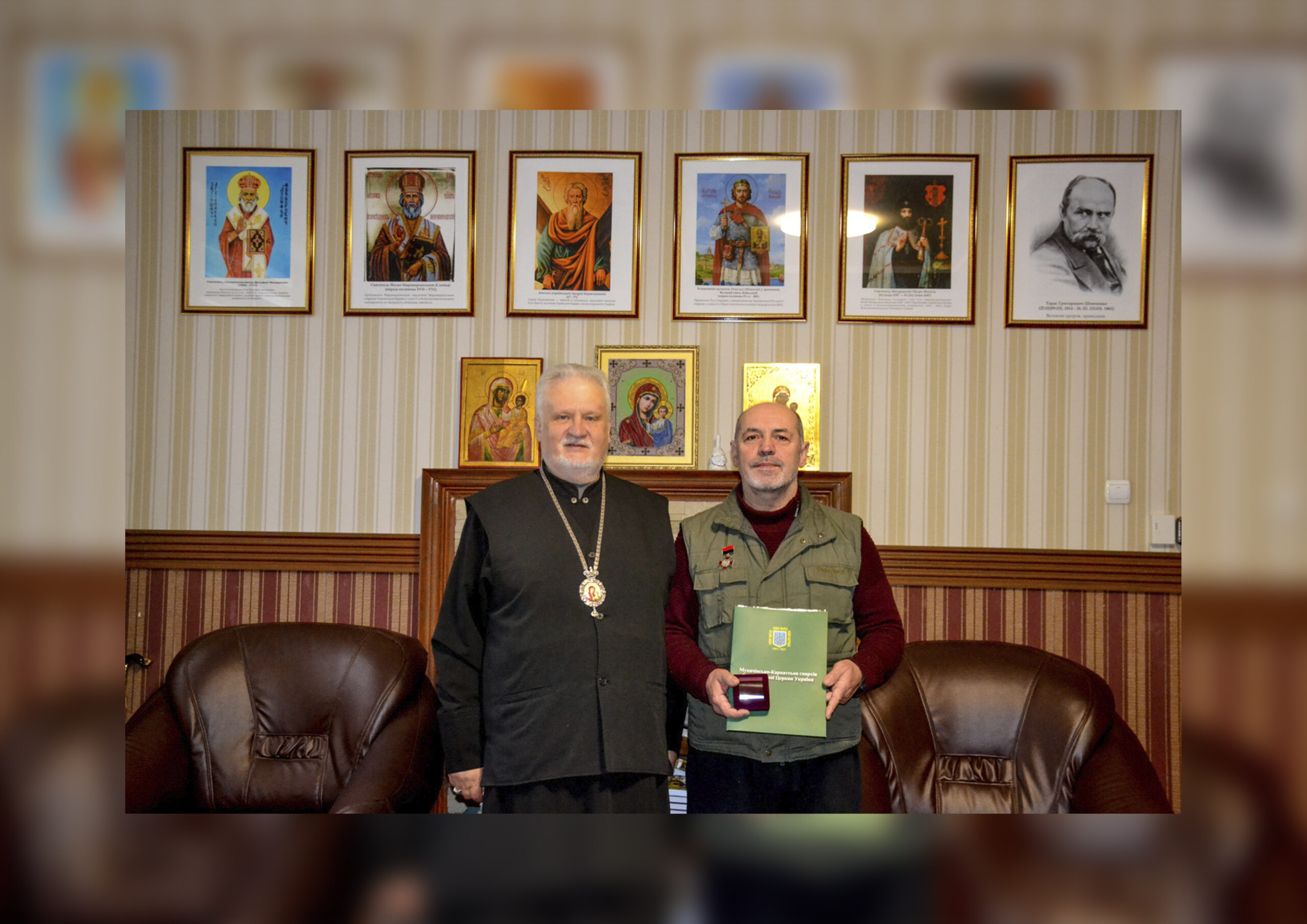 Єпископ Мукачівський і Карпатський Віктор Бедь удостоїв майора Сергія Гальчака ордена «Хрест за Честь і Віру»