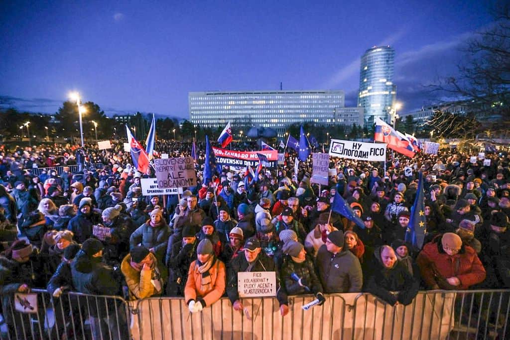 У низці міст Словаччини протестують проти проросійського Фіцо
