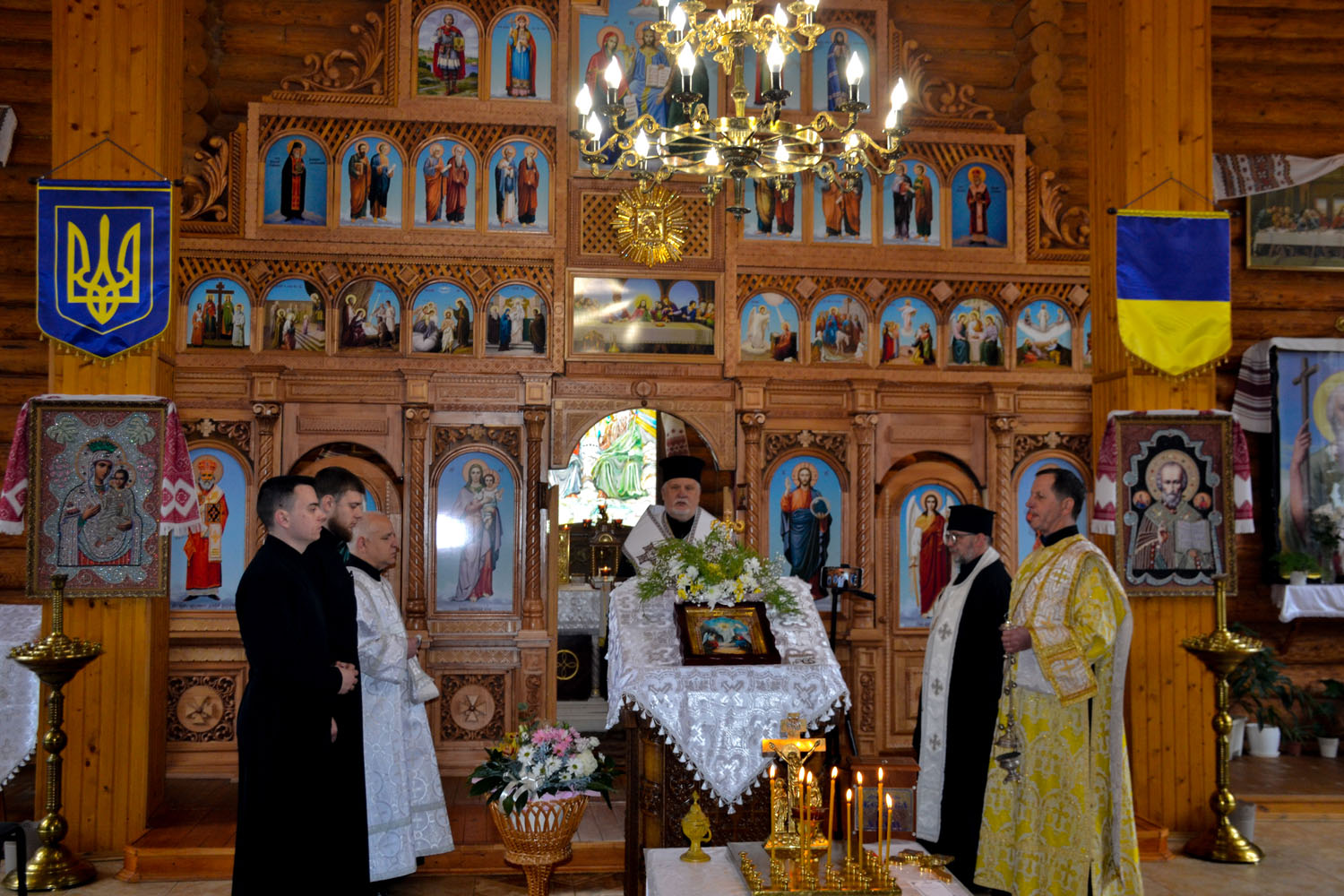 Єпископ Мукачівський і Карпатський Віктор Бедь очолив панахиду з нагоди 11-тих роковин початку російсько-української війни в м. Ужгород