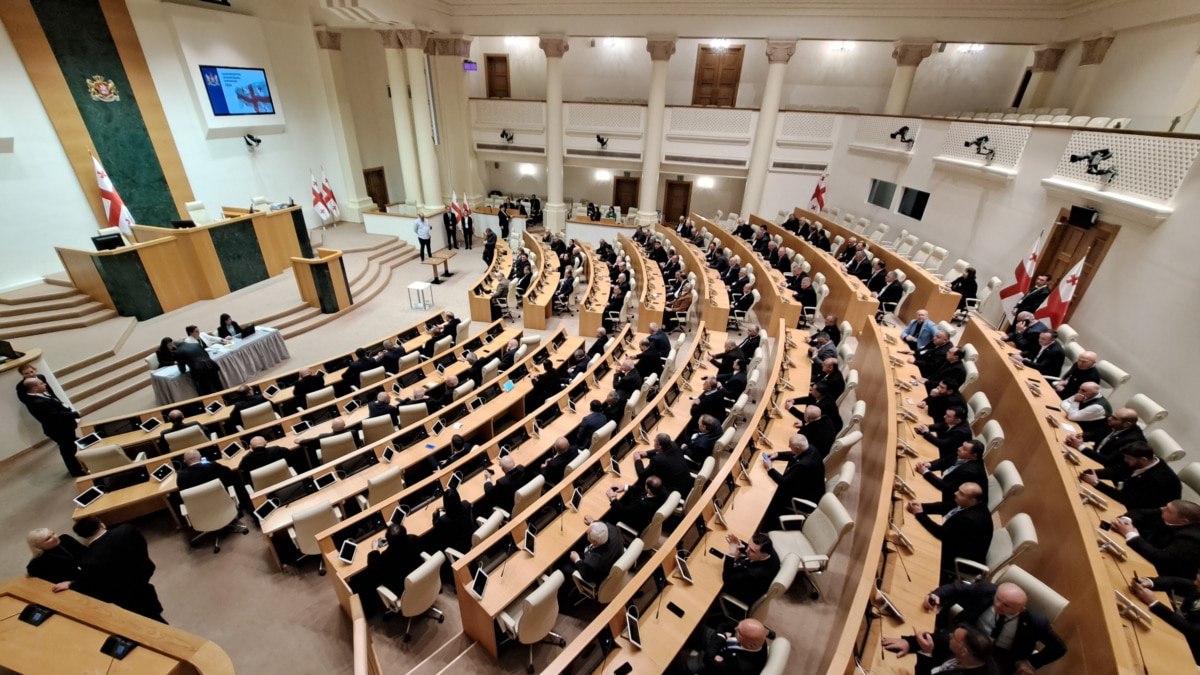 Парламент Грузії позбавив мандатів 49 депутатів від опозиції