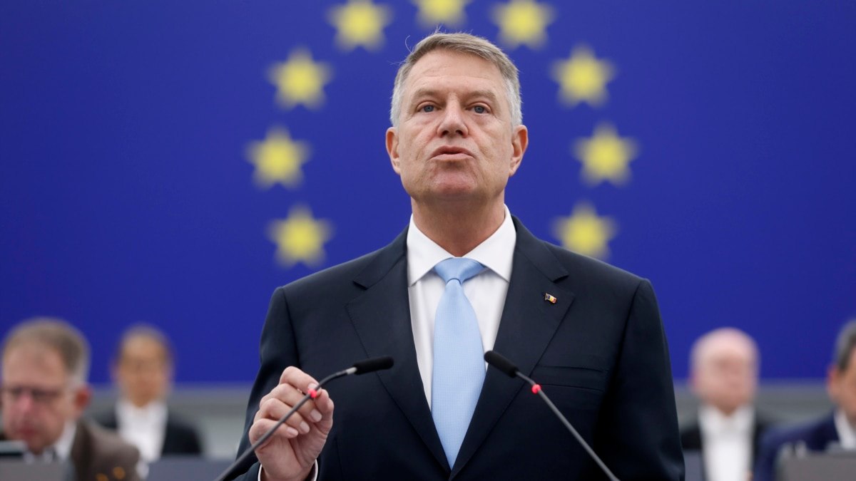 Президент Румунії оголосив про відставку