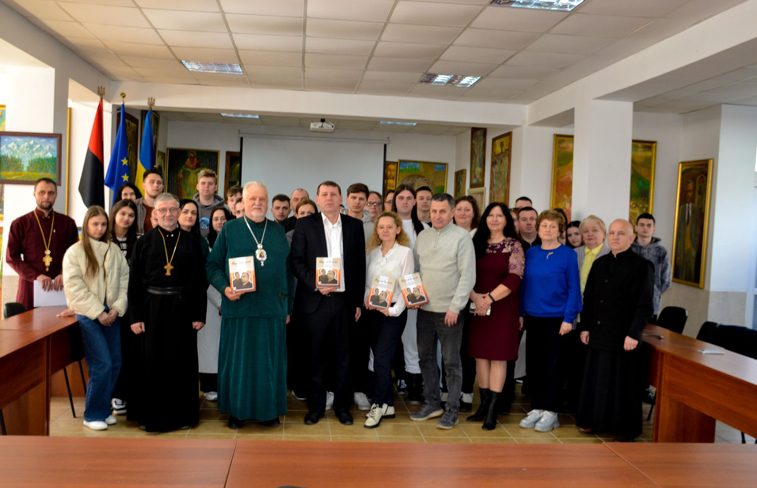 В КаУ ім. Августина Волошина та УУБА відбулася презентація книги Романа Офіцинського «Августин Волошин. Біографія президента Карпатської України»