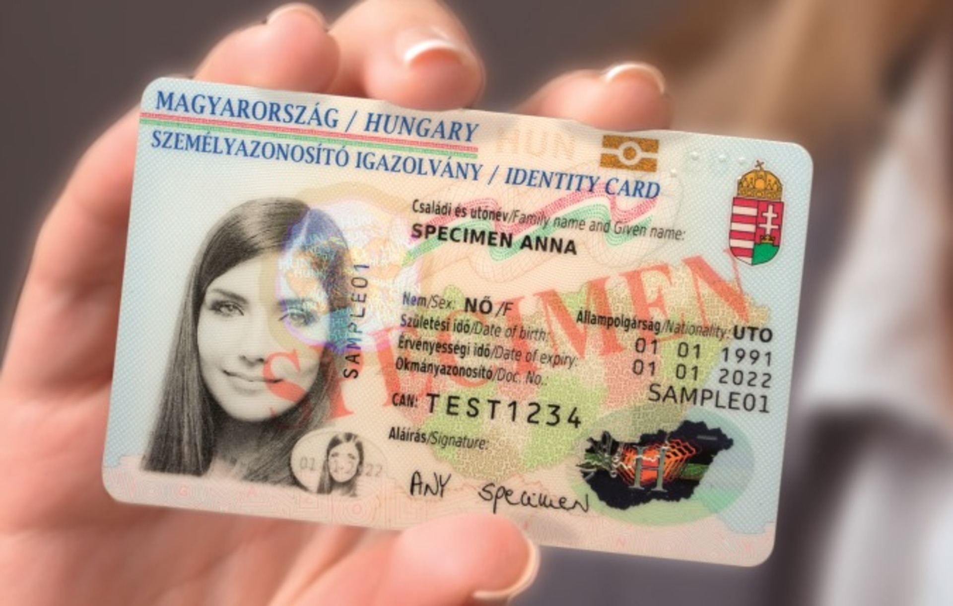 Угорський уряд шукає інформаторів для полювання на підозрілих осіб з подвійним громадянством