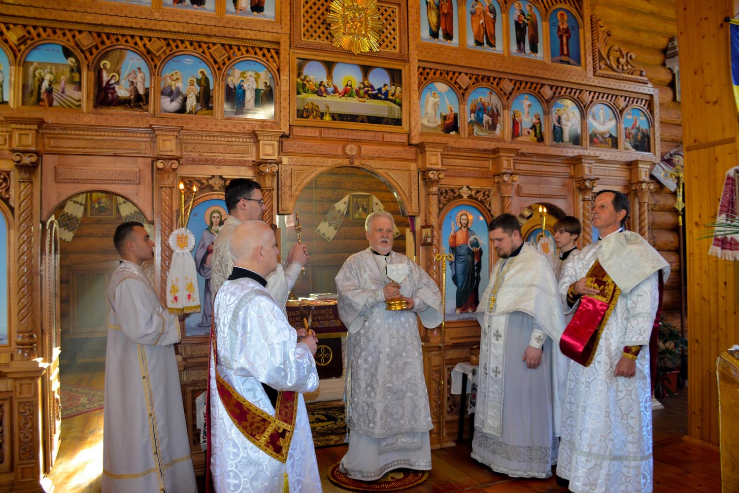 У світле свято Воскресіння Христового Преосвященніший єпископ Віктор Бедь очолив Божественну літургію у кафедральному храмі ПЦУ в м. Ужгород