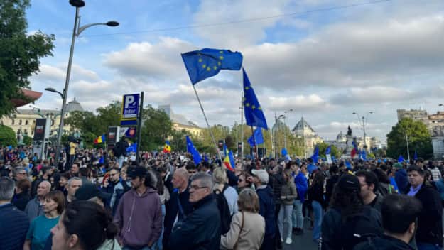 Тисячі румунів зібрались на проєвропейські акції на тлі виборів президента