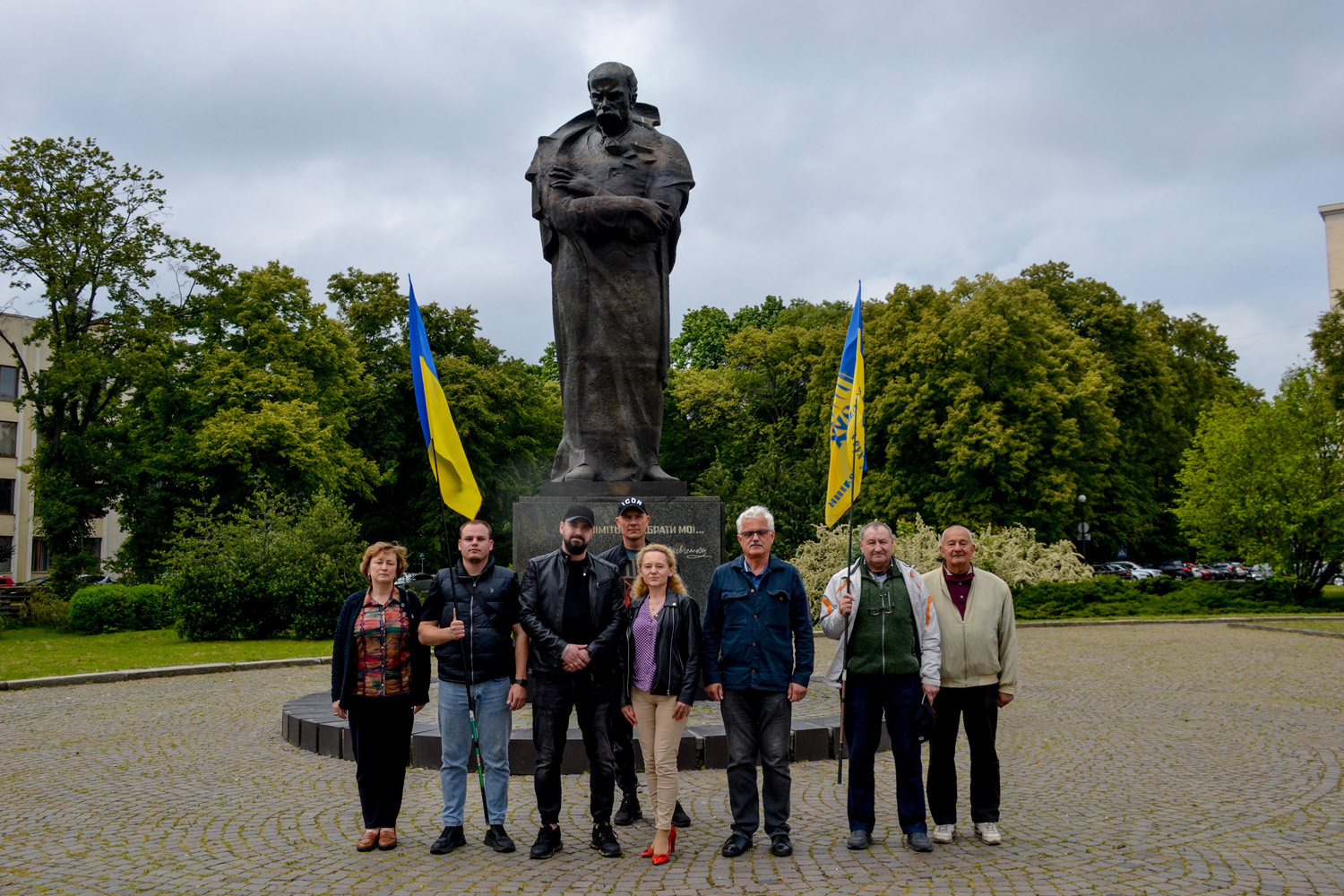 В Ужгороді представники громадськості та РУХу відзначили День перепоховання Кобзаря