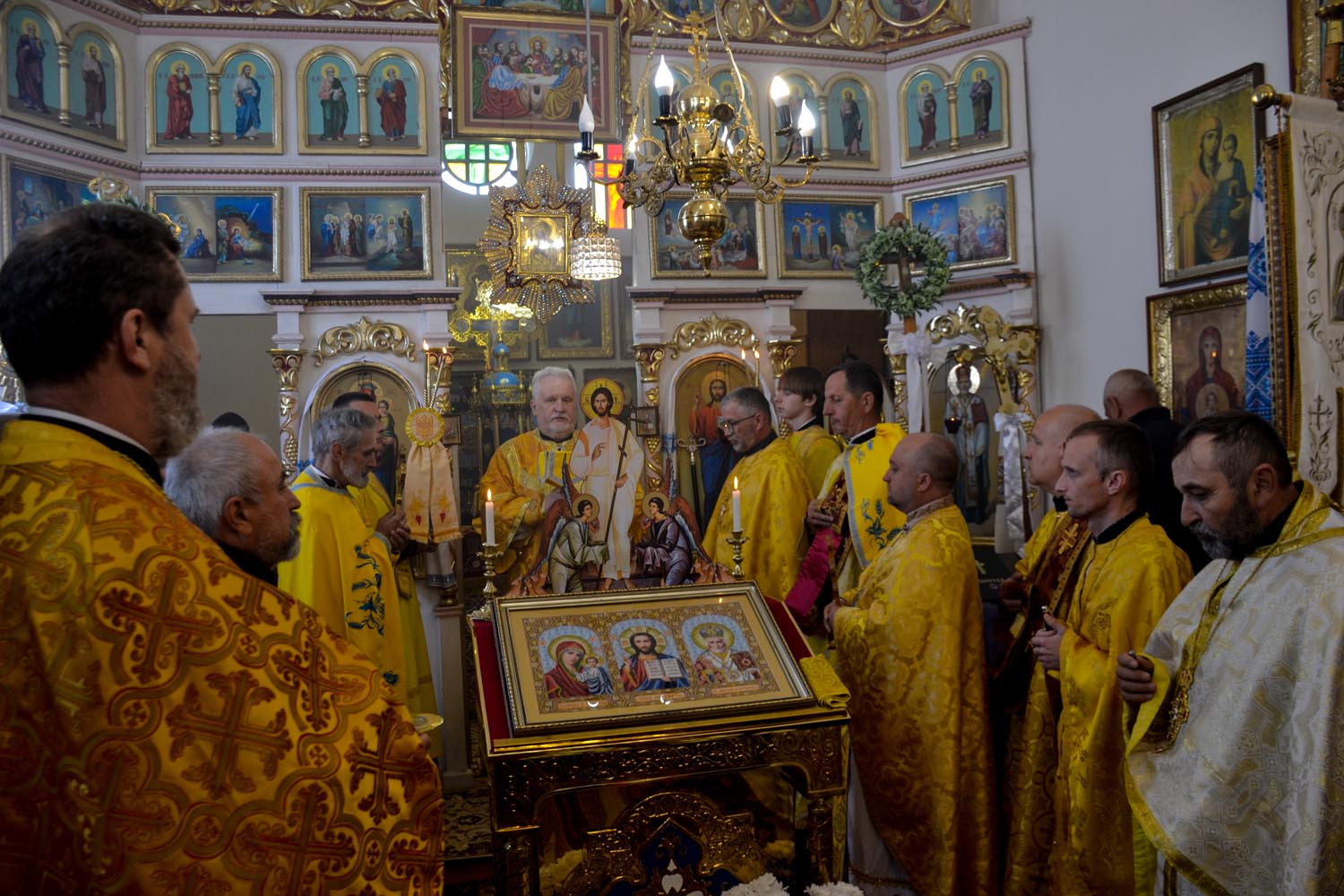 Єпископ Мукачівський і Карпатський Віктор Бедь очолив Божественну літургію у Свято-Миколаївському чоловічому монастирі у смт Чинадієво у день вшанування перенесення мощів святителя Миколая