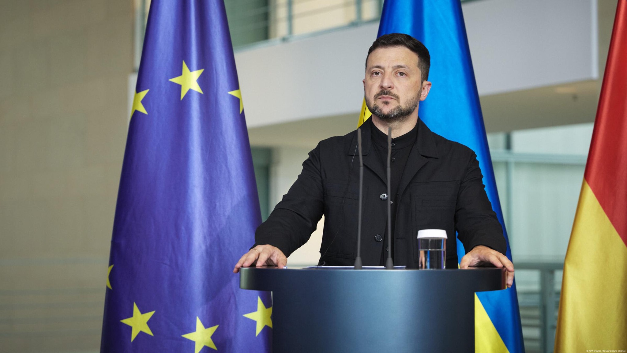 Рівень довіри до Зеленського дещо знизився – соціологи