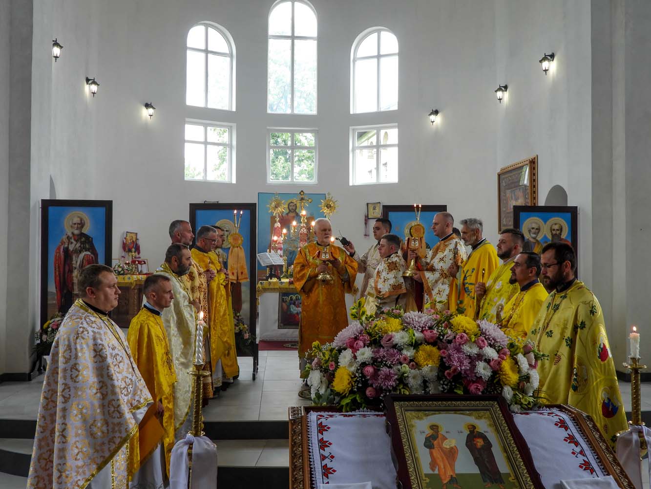У День пам’яті апостолів Петра і Павла єпископ Віктор Бедь очолив святкову Божественну літургію в однойменному кафедральному храмі с. Лазещина Рахівського району