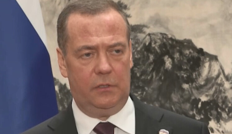 Медведєв погрожує війною РФ зі США після ультиматуму Трампа для Путіна