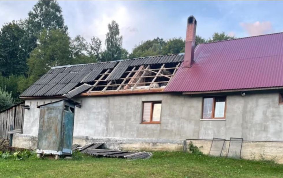 На Хустщині впав “шахед”: пошкоджено будівлі та лінію електропередач (ФОТО)