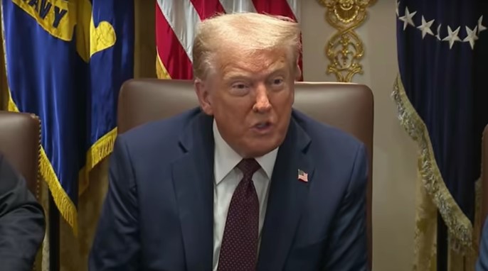 Трамп пообіцяв “економічну війну” проти Росії, якщо вона уникатиме переговорів