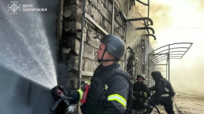 Росіяни вдарили по Запоріжжю: 17 постраждалих, один поранений помер