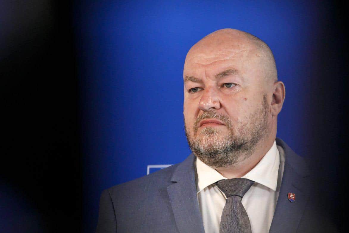 У Словаччині хочуть ввести обовʼязкову службу через війну в Україні та Орбана