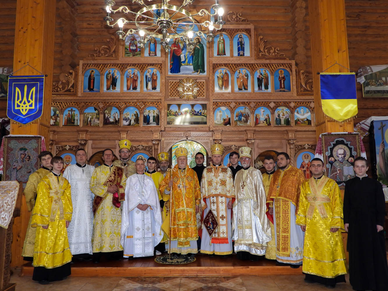 Єпископ Мукачівський і Карпатський Віктор Бедь очолив Божественну літургію в Ужгороді, звершив дві хіротонії – священичу і дияконську, та нагородив протоієрея Юрія Гала з нагоди 10-ї річниці священства