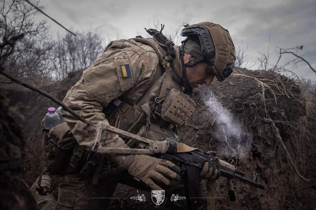 “Часто військові сидять по 100-200 діб на позиціях, бо командири бояться доповісти нагору про відхід з позицій. А потім бійці йдуть в СЗЧ”