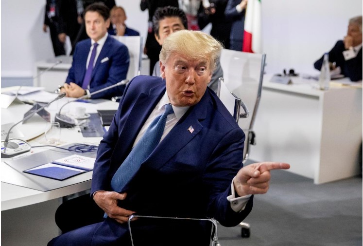 Трамп висунув Європі ультиматум щодо Гренландії і завдав першого удару