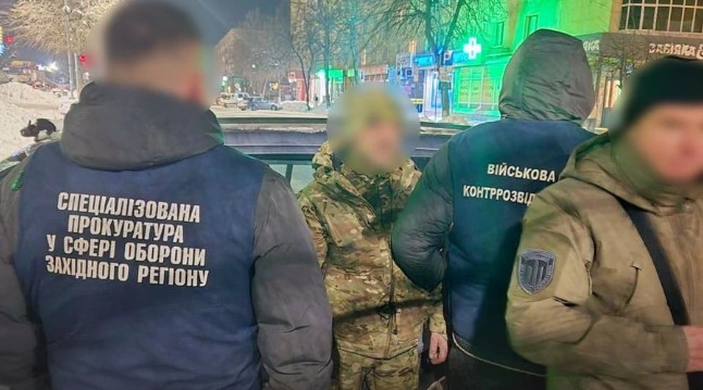 ДБР викрило схему незаконного вивезення мобілізованих із навчального центру