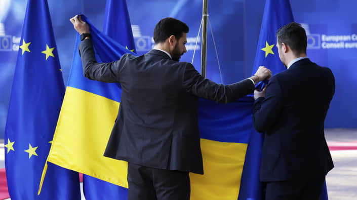 До ЄС на чесному слові. Що стоїть за розмовами про 2027 рік та “часткове” членство України