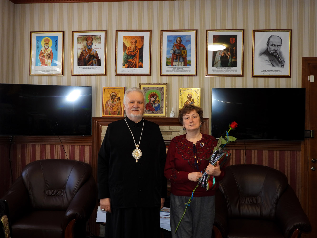 Єпископ Мукачівський і Карпатський Віктор Бедь привітав українську патріотку Антоніну Вчорашню з Днем народження