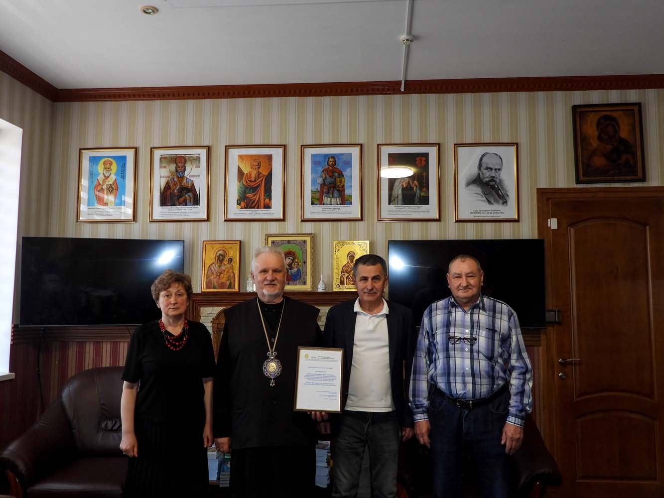 Представники борців за незалежність України у ХХ столітті та Народного Руху України привітали побратима Віктора Бедь з Днем народження