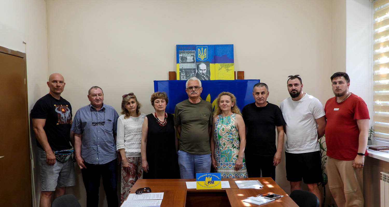 Головою Ужгородської районної організації НРУ обрано Марину Дуб, а заступником голови – Ярослава Бідзілю