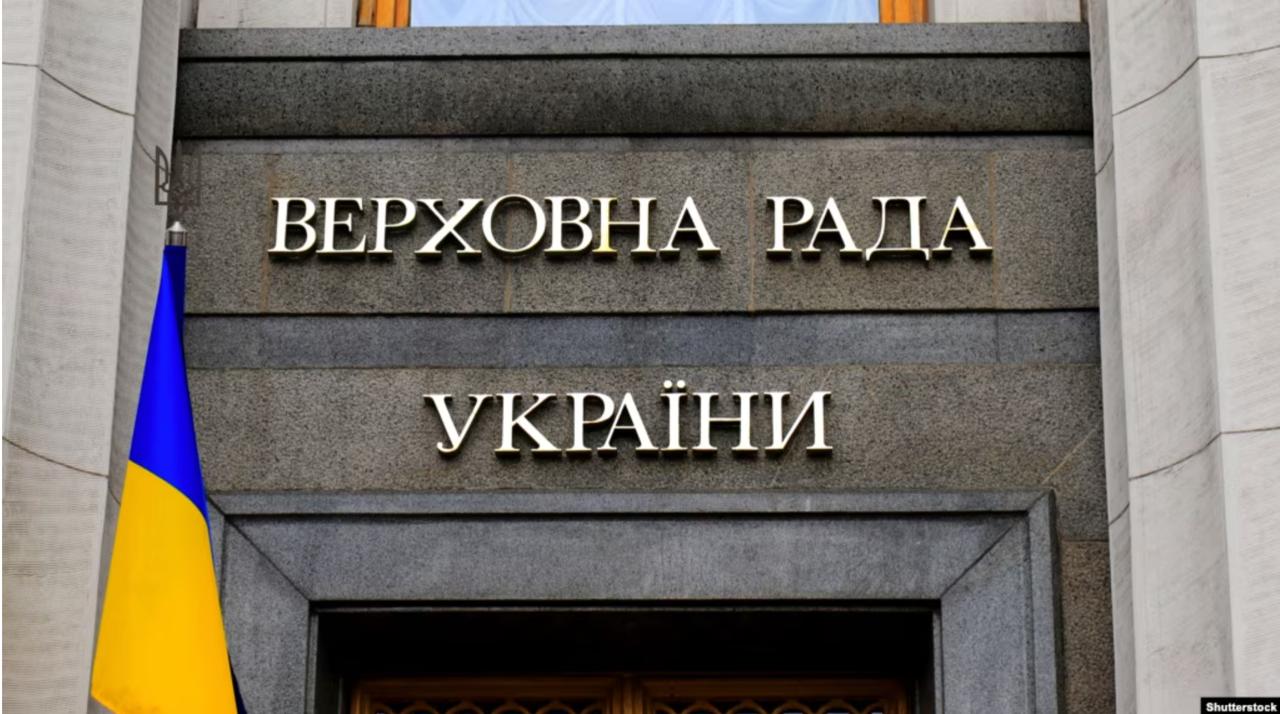 Зеленський підписав закон про вилучення російської з переліку мов, захищених Європейською хартією
